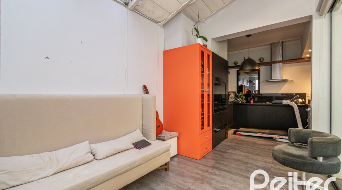 Casa em Condomínio à venda com 318m², 4 dormitórios, 1 suíte, 3 vagas, no bairro Ipanema em Porto Alegre