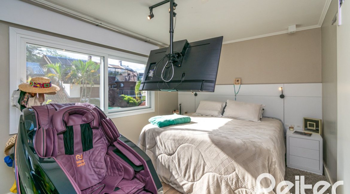 Casa em Condomínio à venda com 318m², 4 dormitórios, 1 suíte, 3 vagas, no bairro Ipanema em Porto Alegre
