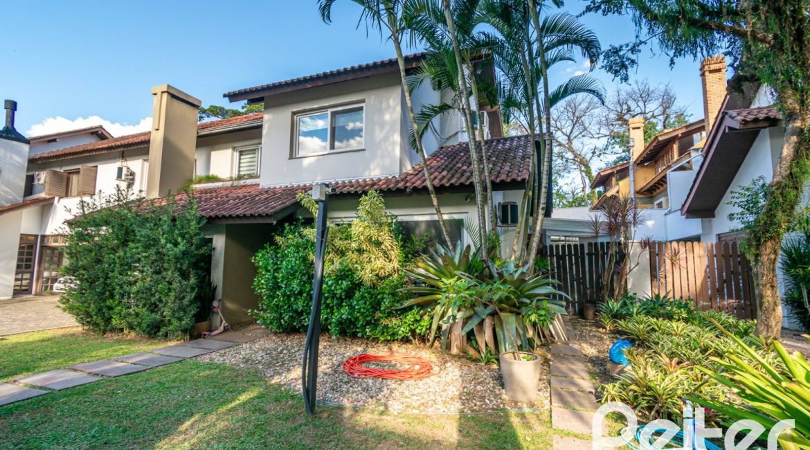 Casa em Condomínio à venda com 318m², 4 dormitórios, 1 suíte, 3 vagas, no bairro Ipanema em Porto Alegre