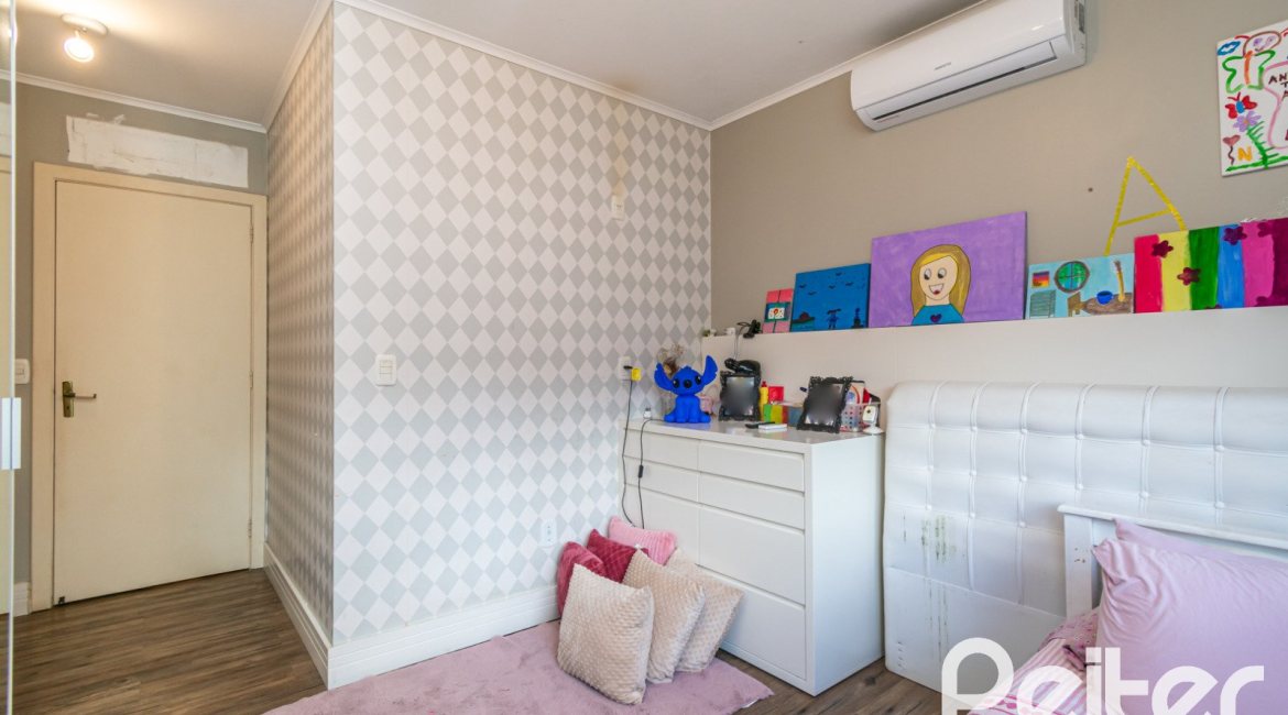 Casa em Condomínio à venda com 318m², 4 dormitórios, 1 suíte, 3 vagas, no bairro Ipanema em Porto Alegre