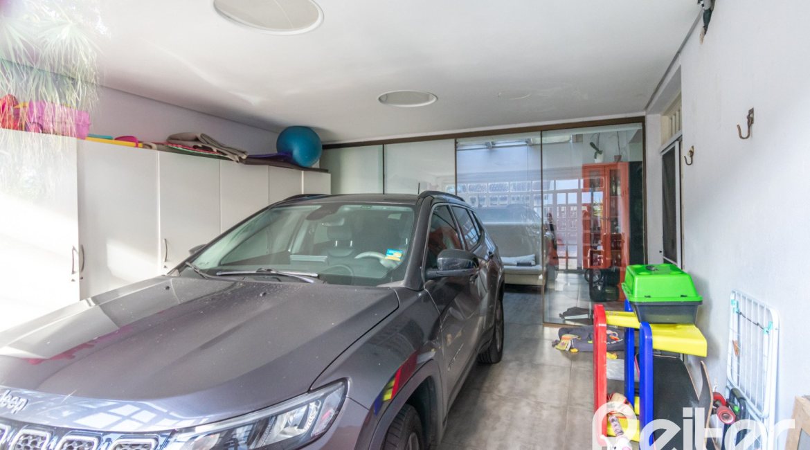 Casa em Condomínio à venda com 318m², 4 dormitórios, 1 suíte, 3 vagas, no bairro Ipanema em Porto Alegre