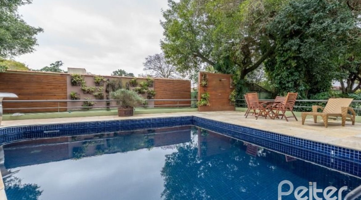 Casa em Condomínio à venda com 318m², 4 dormitórios, 1 suíte, 3 vagas, no bairro Ipanema em Porto Alegre