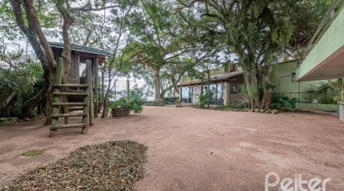 Casa em Condomínio à venda com 318m², 4 dormitórios, 1 suíte, 3 vagas, no bairro Ipanema em Porto Alegre