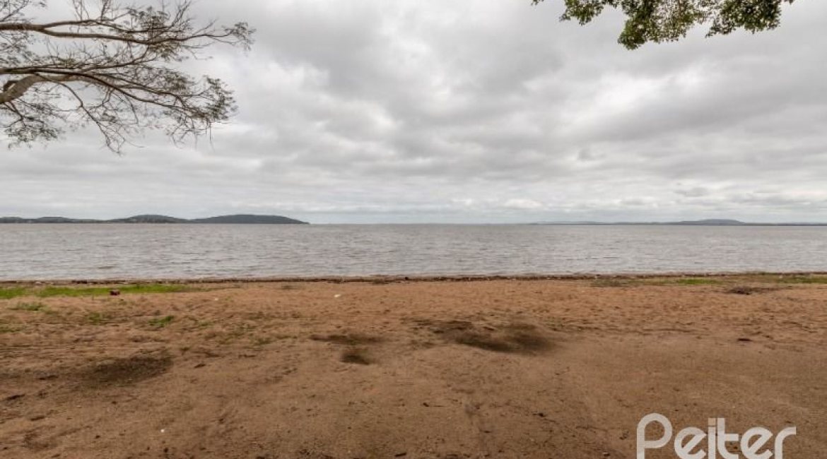Casa em Condomínio à venda com 318m², 4 dormitórios, 1 suíte, 3 vagas, no bairro Ipanema em Porto Alegre
