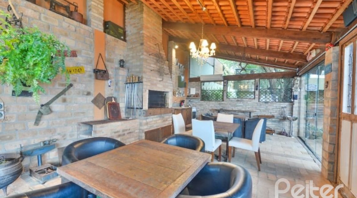 Casa em Condomínio à venda com 318m², 4 dormitórios, 1 suíte, 3 vagas, no bairro Ipanema em Porto Alegre