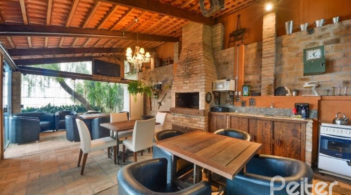 Casa em Condomínio à venda com 318m², 4 dormitórios, 1 suíte, 3 vagas, no bairro Ipanema em Porto Alegre