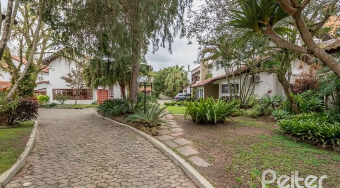 Casa em Condomínio à venda com 318m², 4 dormitórios, 1 suíte, 3 vagas, no bairro Ipanema em Porto Alegre