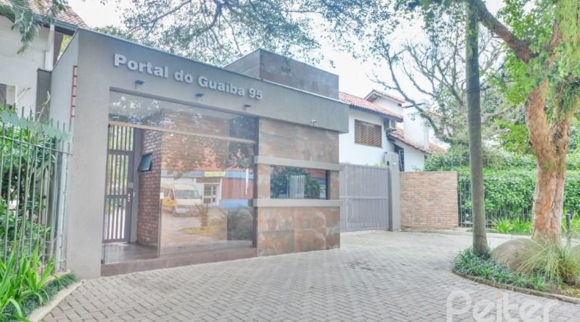 Casa em Condomínio à venda com 318m², 4 dormitórios, 1 suíte, 3 vagas, no bairro Ipanema em Porto Alegre