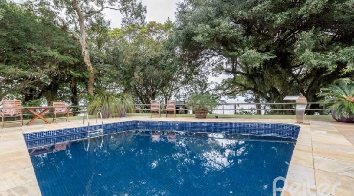 Casa em Condomínio à venda com 318m², 4 dormitórios, 1 suíte, 3 vagas, no bairro Ipanema em Porto Alegre