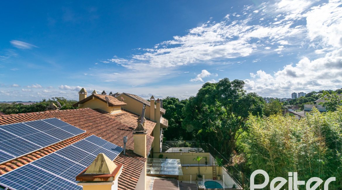 Casa à venda com 163m², 3 dormitórios, 1 suíte, 2 vagas, no bairro Tristeza em Porto Alegre