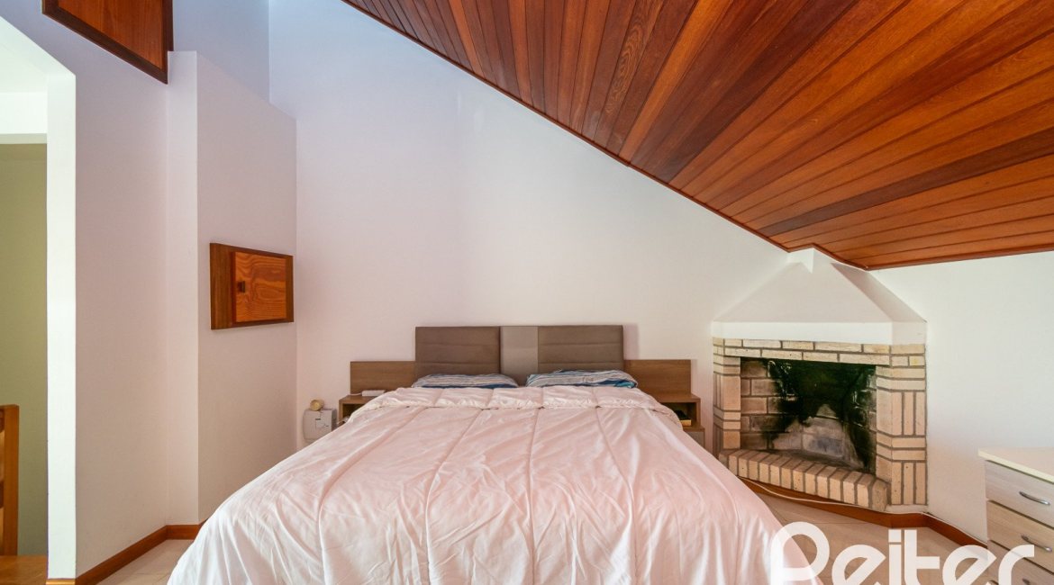 Casa à venda com 163m², 3 dormitórios, 1 suíte, 2 vagas, no bairro Tristeza em Porto Alegre