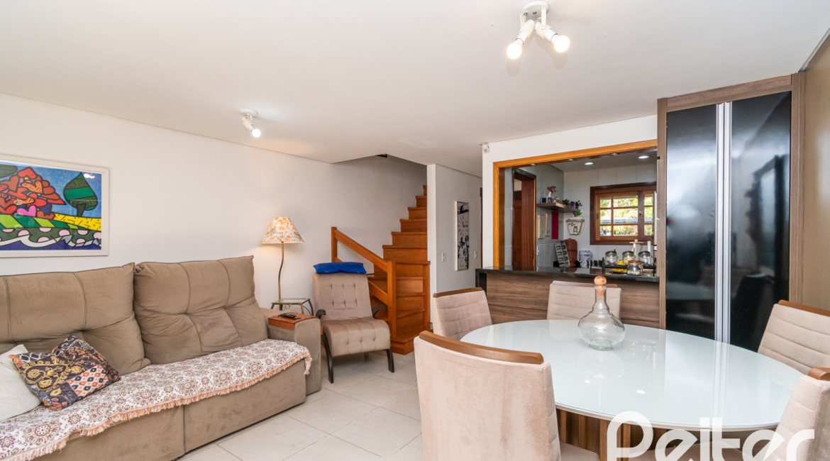 Casa à venda com 163m², 3 dormitórios, 1 suíte, 2 vagas, no bairro Tristeza em Porto Alegre