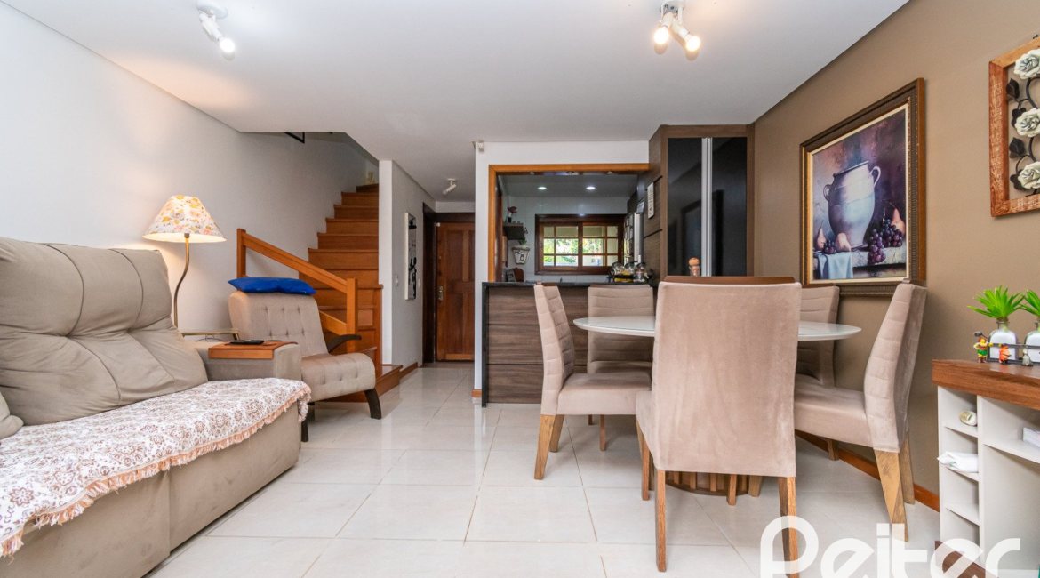 Casa à venda com 163m², 3 dormitórios, 1 suíte, 2 vagas, no bairro Tristeza em Porto Alegre