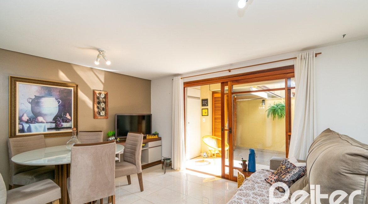 Casa à venda com 163m², 3 dormitórios, 1 suíte, 2 vagas, no bairro Tristeza em Porto Alegre