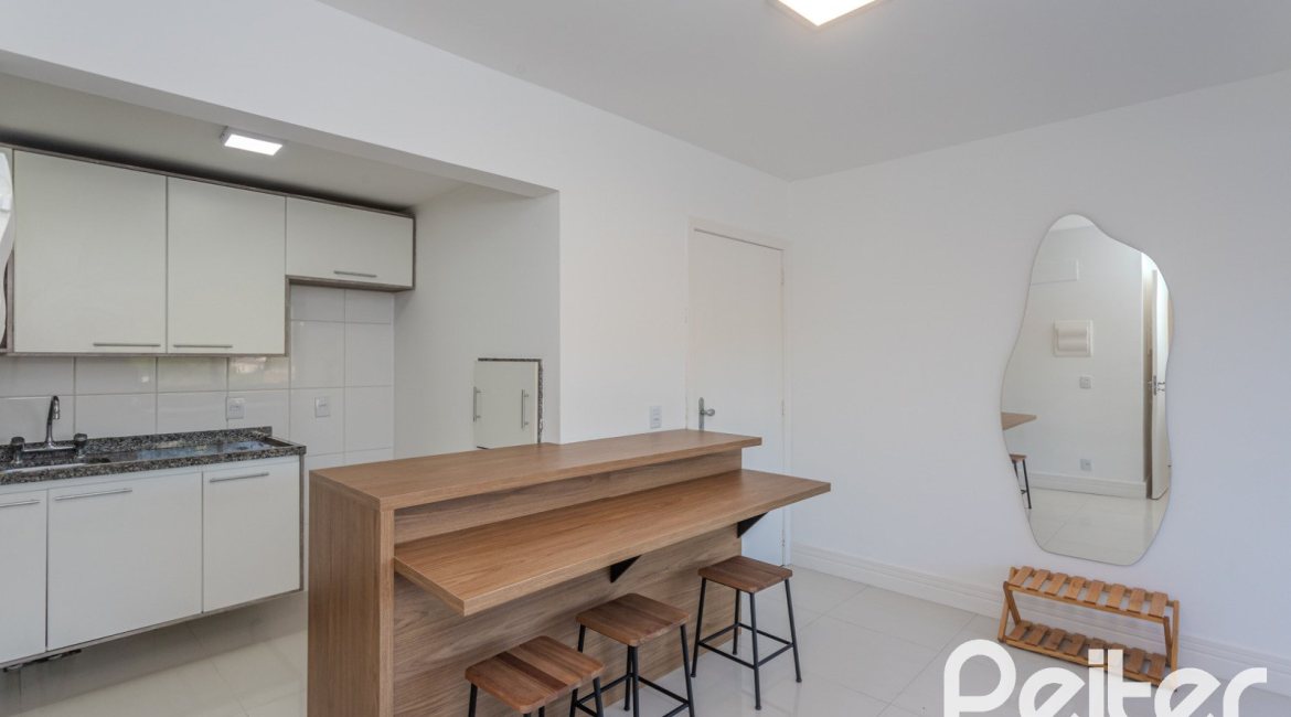 Apartamento à venda com 64m², 2 dormitórios, 1 suíte, 1 vaga, no bairro Tristeza em PORTO ALEGRE