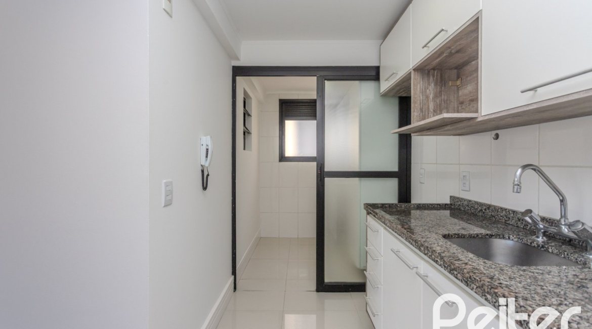 Apartamento à venda com 64m², 2 dormitórios, 1 suíte, 1 vaga, no bairro Tristeza em PORTO ALEGRE