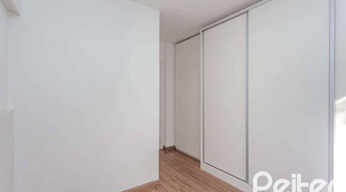 Apartamento à venda com 64m², 2 dormitórios, 1 suíte, 1 vaga, no bairro Tristeza em PORTO ALEGRE