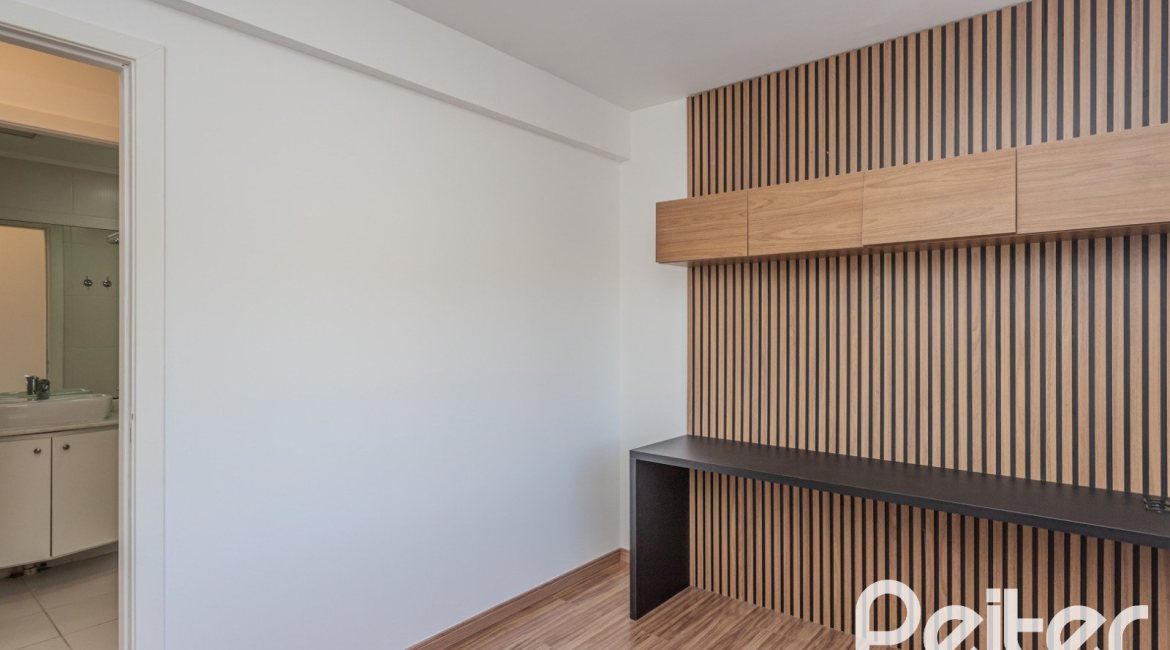 Apartamento à venda com 64m², 2 dormitórios, 1 suíte, 1 vaga, no bairro Tristeza em PORTO ALEGRE