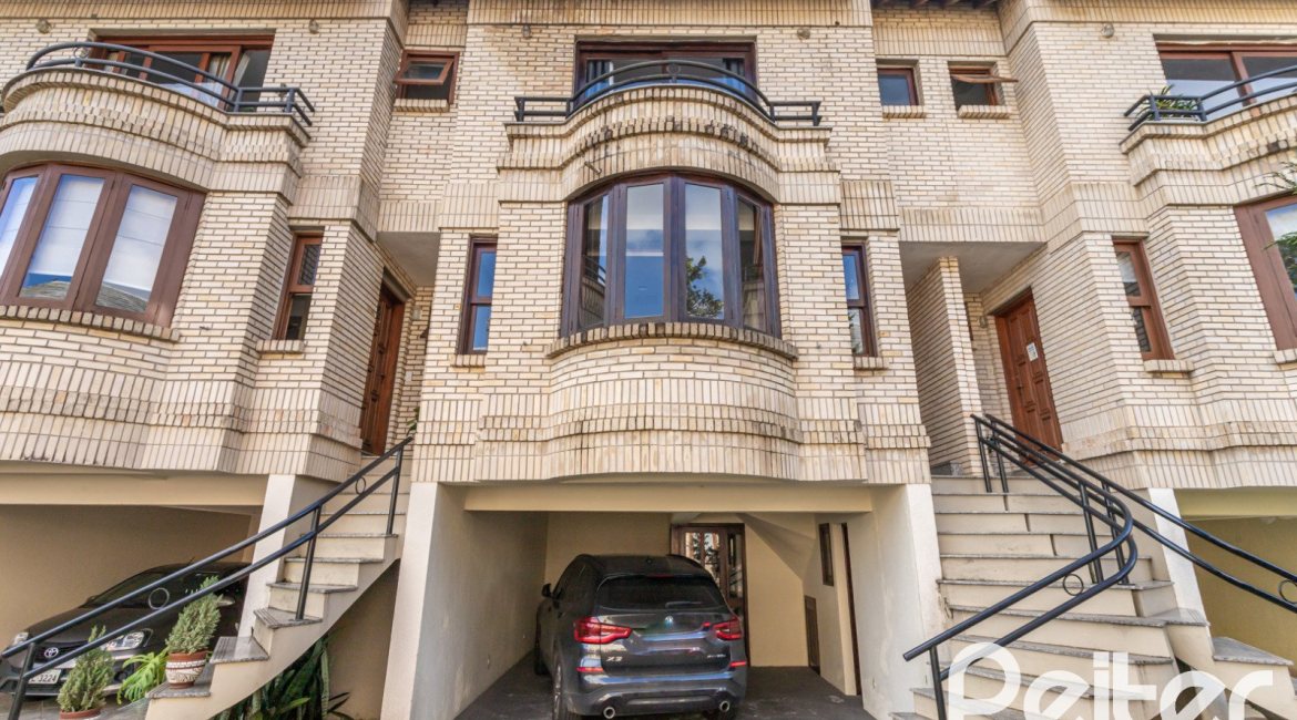 Casa em Condomínio à venda com 182m², 3 dormitórios, 1 suíte, 2 vagas, no bairro Cristal em Porto Alegre