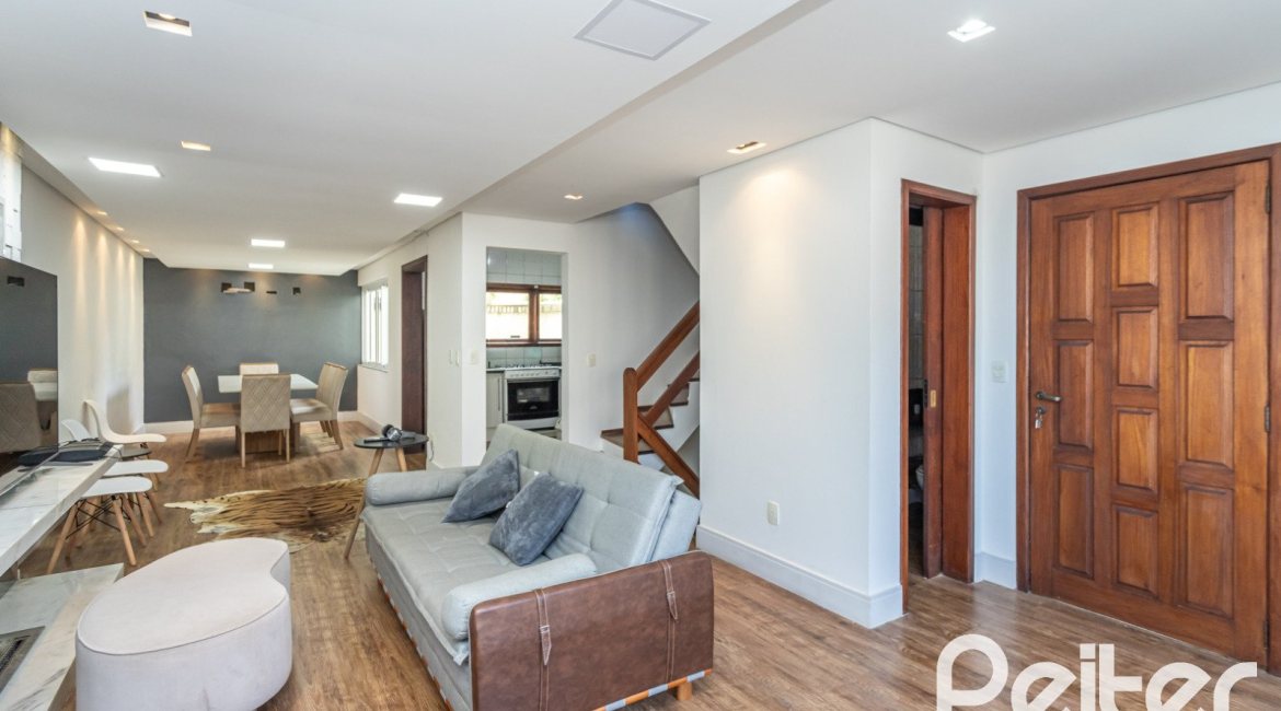 Casa em Condomínio à venda com 182m², 3 dormitórios, 1 suíte, 2 vagas, no bairro Cristal em Porto Alegre