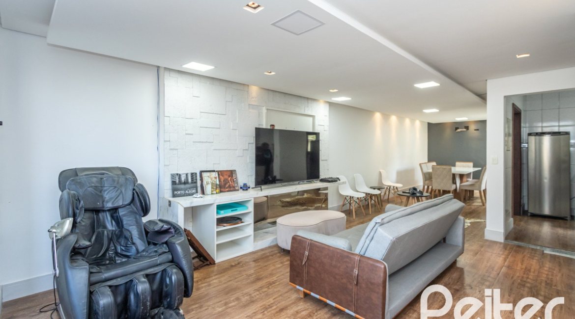 Casa em Condomínio à venda com 182m², 3 dormitórios, 1 suíte, 2 vagas, no bairro Cristal em Porto Alegre