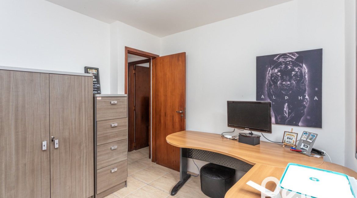 Casa em Condomínio à venda com 182m², 3 dormitórios, 1 suíte, 2 vagas, no bairro Cristal em Porto Alegre