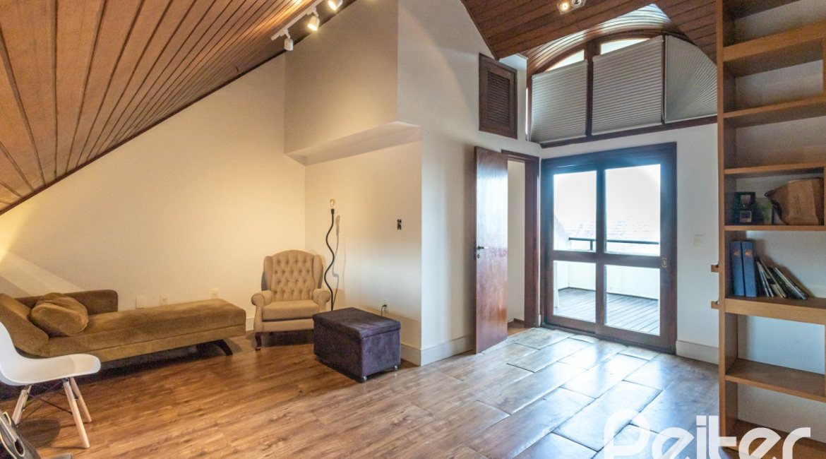 Casa em Condomínio à venda com 182m², 3 dormitórios, 1 suíte, 2 vagas, no bairro Cristal em Porto Alegre