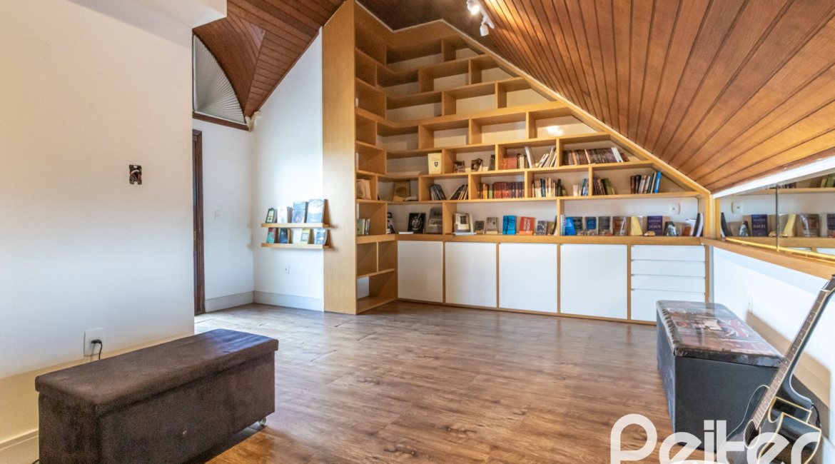 Casa em Condomínio à venda com 182m², 3 dormitórios, 1 suíte, 2 vagas, no bairro Cristal em Porto Alegre