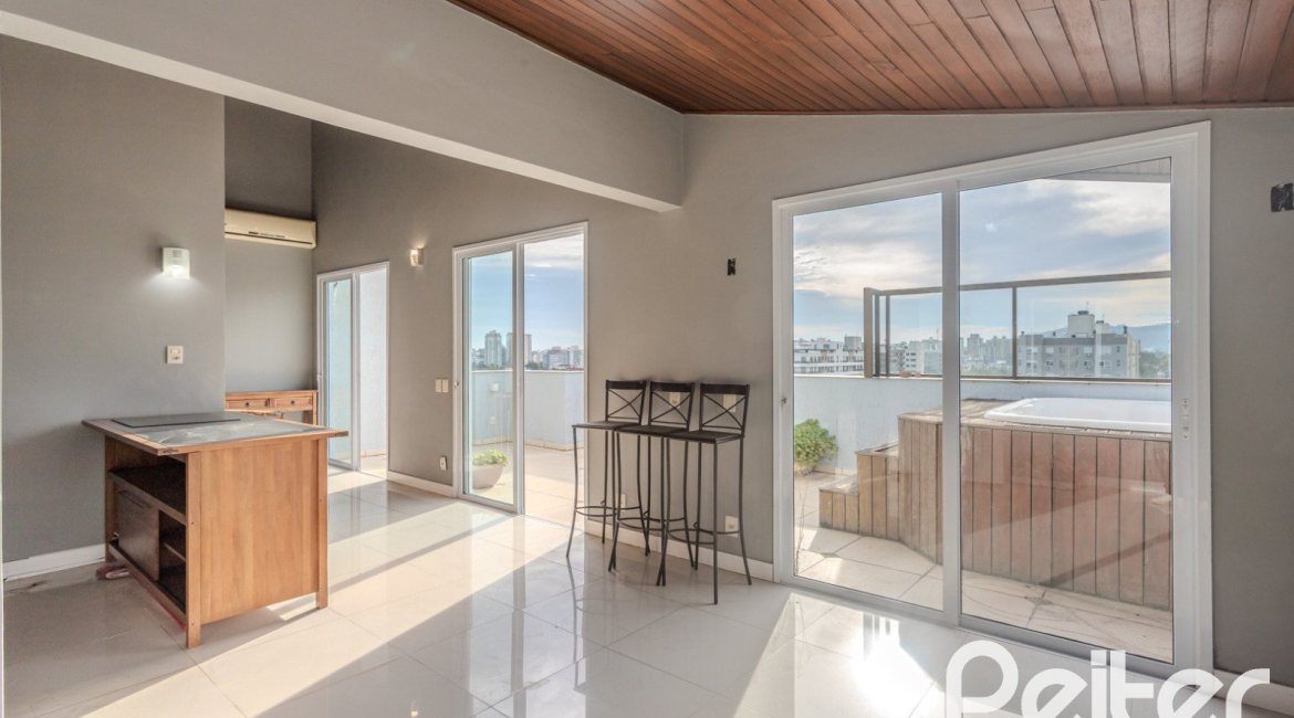 Cobertura à venda com 148m², 2 dormitórios, 1 suíte, 2 vagas, no bairro Tristeza em Porto Alegre