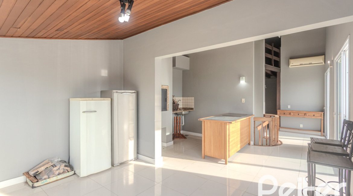 Cobertura à venda com 148m², 2 dormitórios, 1 suíte, 2 vagas, no bairro Tristeza em Porto Alegre