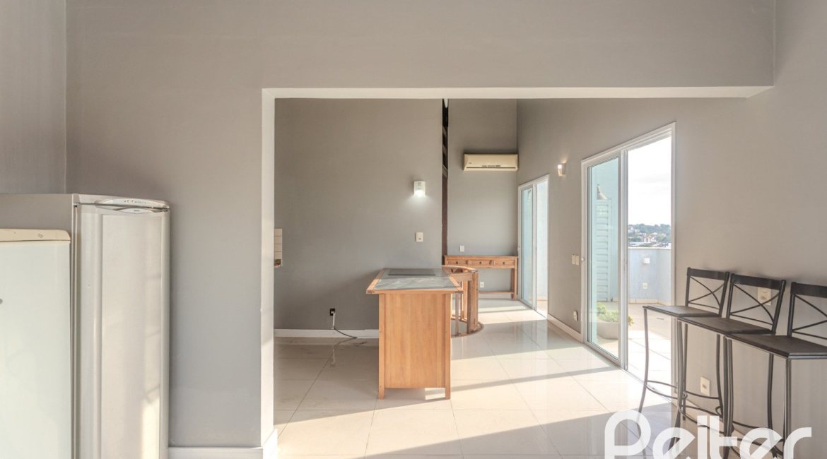 Cobertura à venda com 148m², 2 dormitórios, 1 suíte, 2 vagas, no bairro Tristeza em Porto Alegre