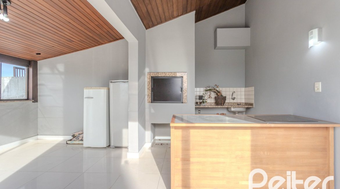 Cobertura à venda com 148m², 2 dormitórios, 1 suíte, 2 vagas, no bairro Tristeza em Porto Alegre