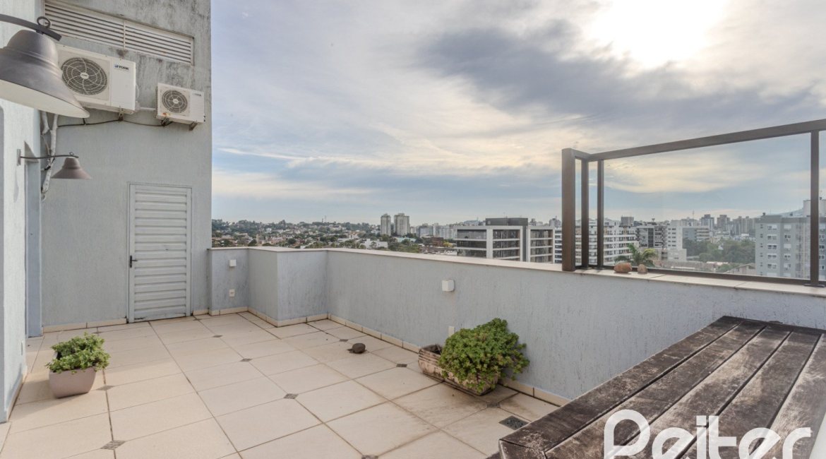 Cobertura à venda com 148m², 2 dormitórios, 1 suíte, 2 vagas, no bairro Tristeza em Porto Alegre