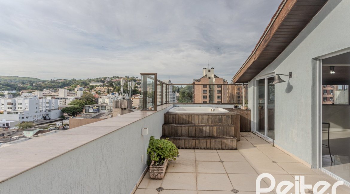 Cobertura à venda com 148m², 2 dormitórios, 1 suíte, 2 vagas, no bairro Tristeza em Porto Alegre