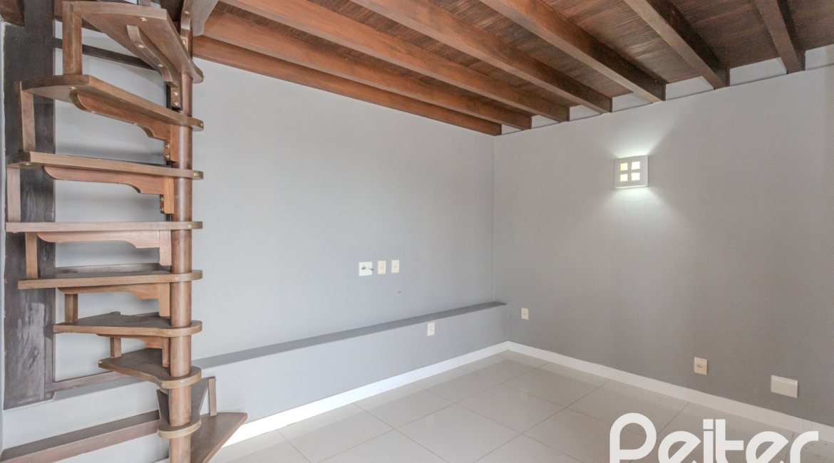 Cobertura à venda com 148m², 2 dormitórios, 1 suíte, 2 vagas, no bairro Tristeza em Porto Alegre