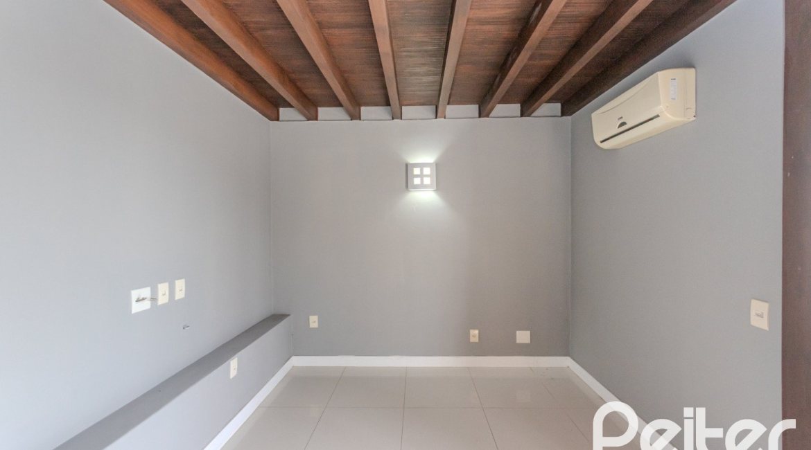 Cobertura à venda com 148m², 2 dormitórios, 1 suíte, 2 vagas, no bairro Tristeza em Porto Alegre