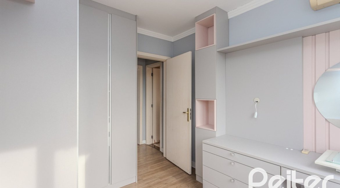 Cobertura à venda com 148m², 2 dormitórios, 1 suíte, 2 vagas, no bairro Tristeza em Porto Alegre