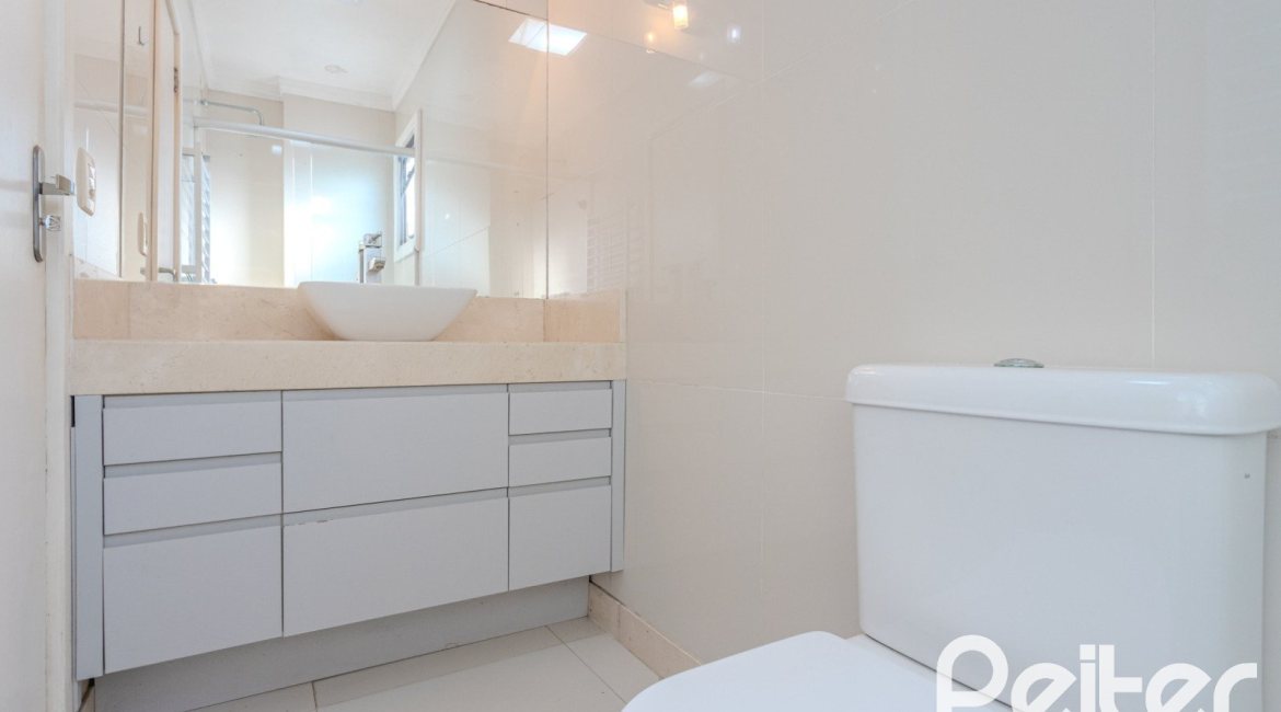 Cobertura à venda com 148m², 2 dormitórios, 1 suíte, 2 vagas, no bairro Tristeza em Porto Alegre