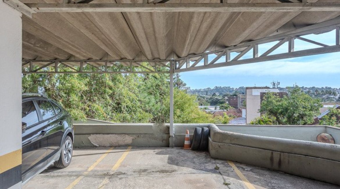 Cobertura à venda com 148m², 2 dormitórios, 1 suíte, 2 vagas, no bairro Tristeza em Porto Alegre
