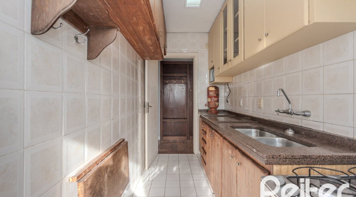 Cobertura à venda com 148m², 2 dormitórios, 1 suíte, 2 vagas, no bairro Tristeza em Porto Alegre