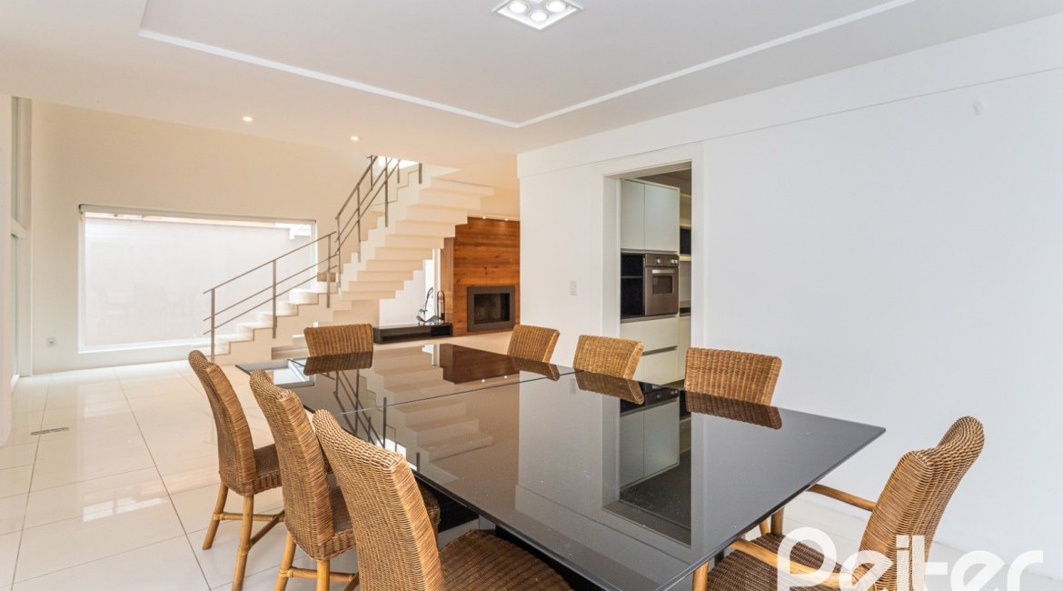 Casa em Condomínio à venda com 463m², 4 dormitórios, 4 suítes, 3 vagas, no bairro Terra Ville em PORTO ALEGRE