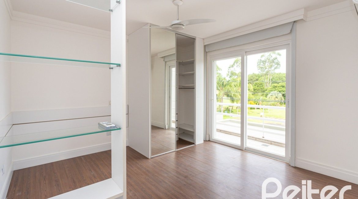 Casa em Condomínio à venda com 463m², 4 dormitórios, 4 suítes, 3 vagas, no bairro Terra Ville em PORTO ALEGRE
