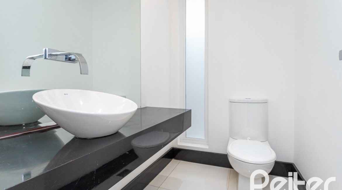 Casa em Condomínio à venda com 463m², 4 dormitórios, 4 suítes, 3 vagas, no bairro Terra Ville em PORTO ALEGRE