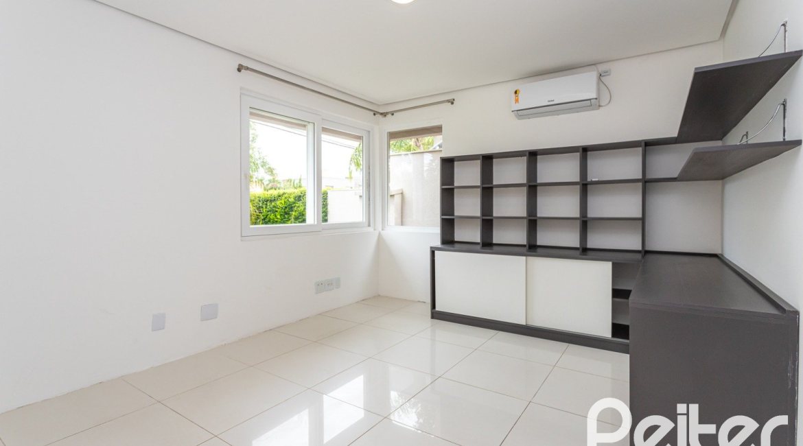 Casa em Condomínio à venda com 463m², 4 dormitórios, 4 suítes, 3 vagas, no bairro Terra Ville em PORTO ALEGRE