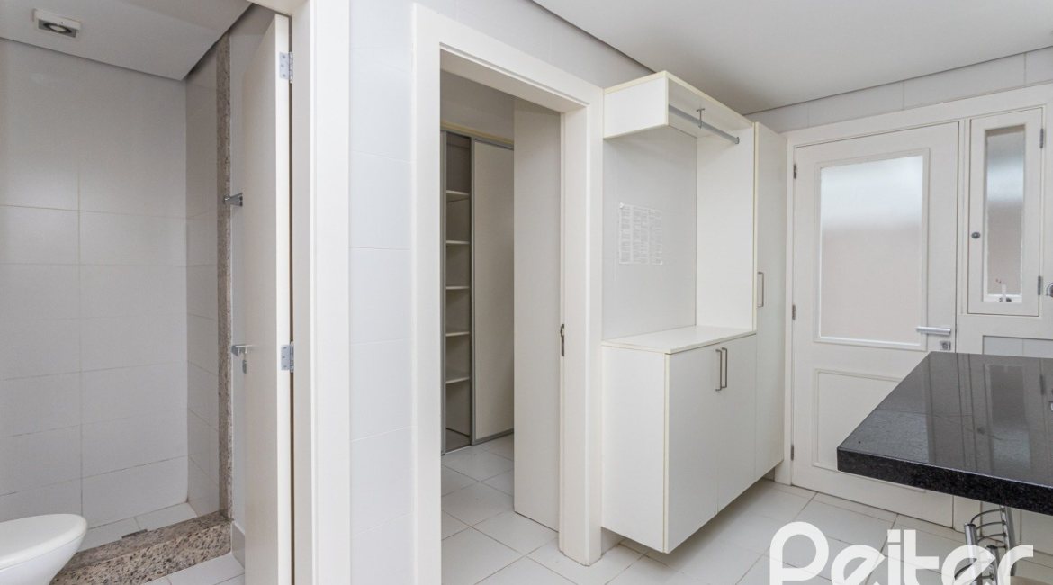 Casa em Condomínio à venda com 463m², 4 dormitórios, 4 suítes, 3 vagas, no bairro Terra Ville em PORTO ALEGRE