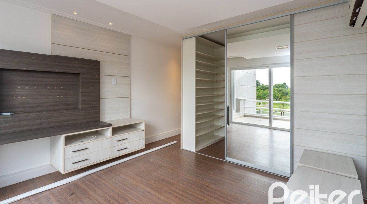 Casa em Condomínio à venda com 463m², 4 dormitórios, 4 suítes, 3 vagas, no bairro Terra Ville em PORTO ALEGRE