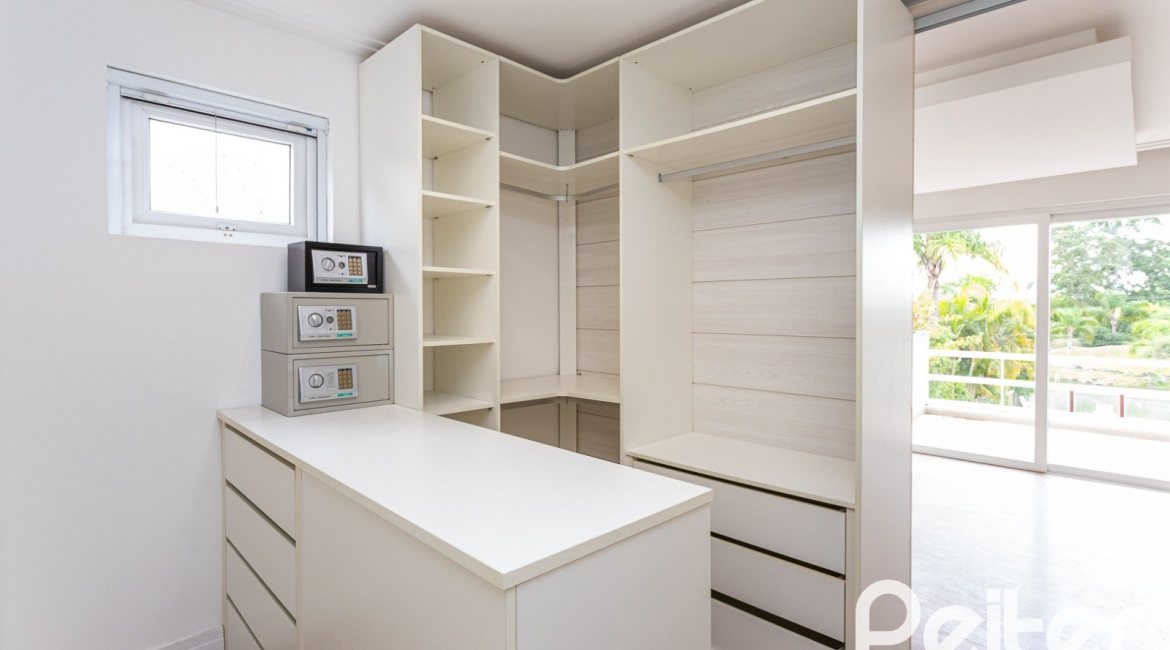 Casa em Condomínio à venda com 463m², 4 dormitórios, 4 suítes, 3 vagas, no bairro Terra Ville em PORTO ALEGRE