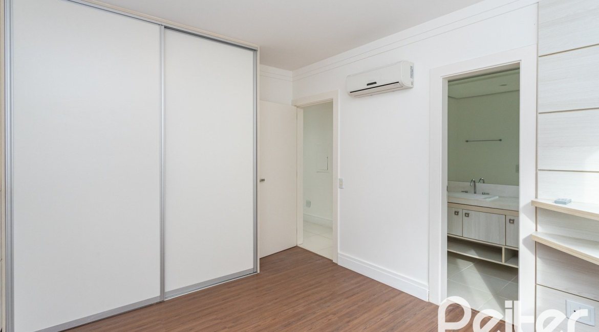 Casa em Condomínio à venda com 463m², 4 dormitórios, 4 suítes, 3 vagas, no bairro Terra Ville em PORTO ALEGRE