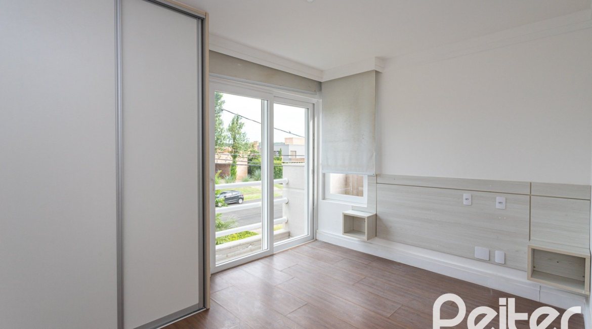 Casa em Condomínio à venda com 463m², 4 dormitórios, 4 suítes, 3 vagas, no bairro Terra Ville em PORTO ALEGRE