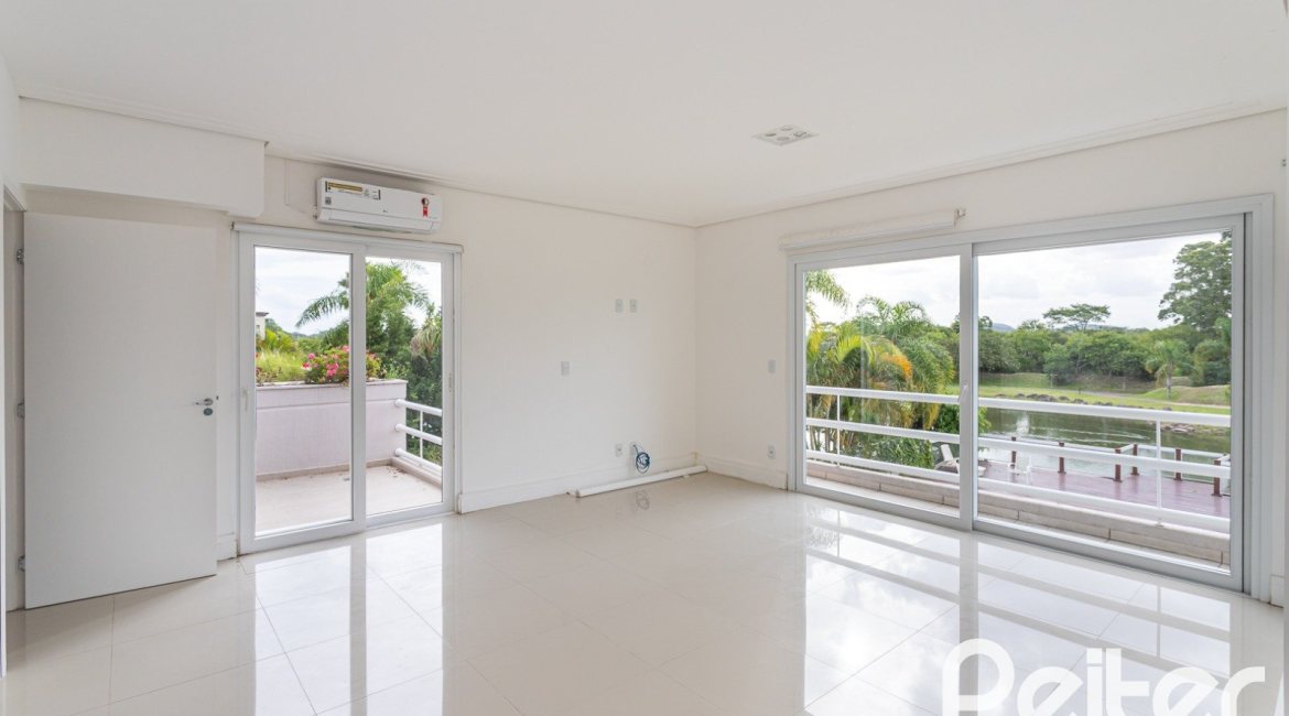 Casa em Condomínio à venda com 463m², 4 dormitórios, 4 suítes, 3 vagas, no bairro Terra Ville em PORTO ALEGRE